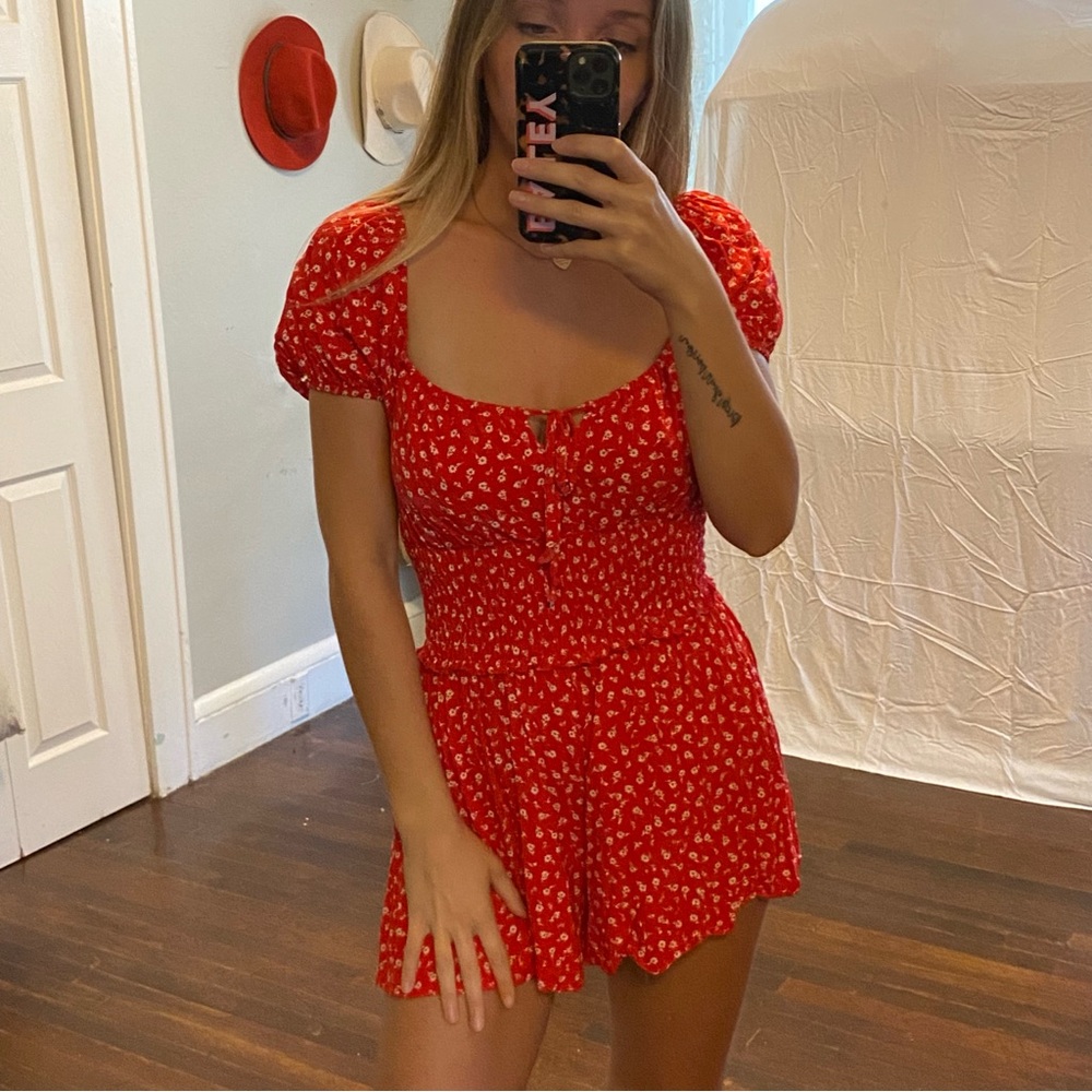 Red white flowers, ruffle romper